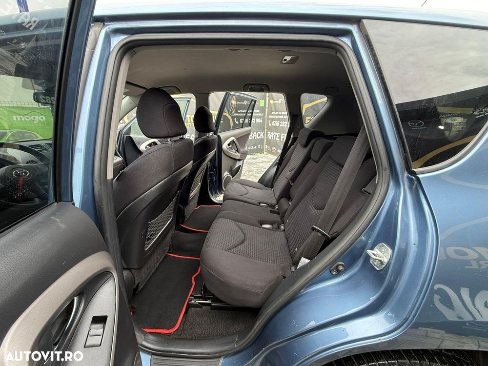 Toyota RAV4 D-4D 4x4 - 6