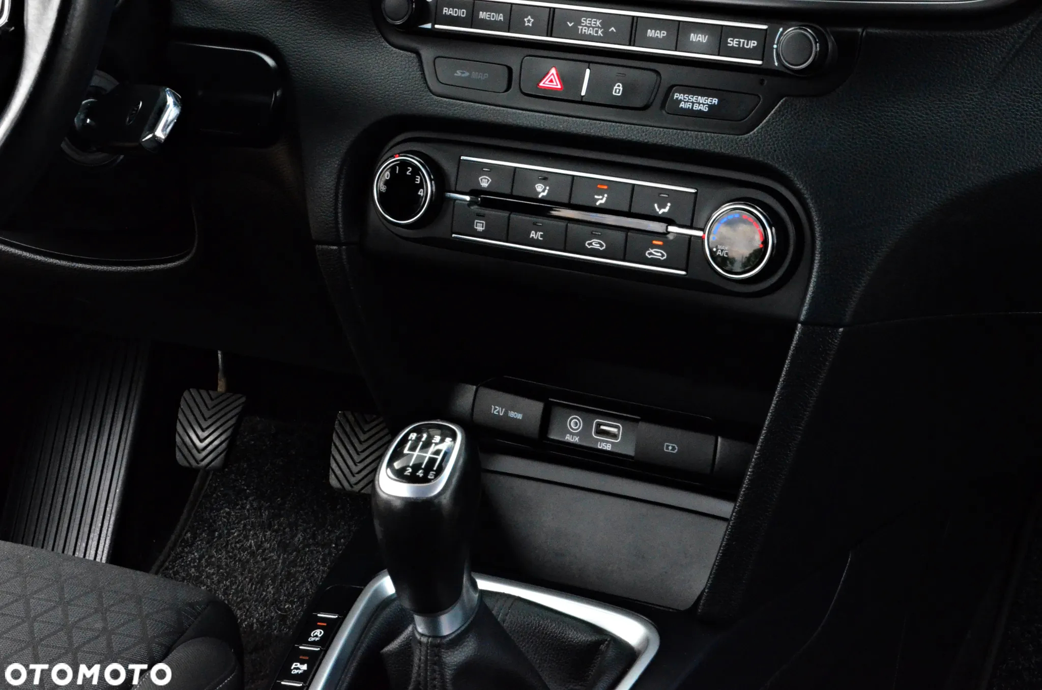 Kia Ceed - 36