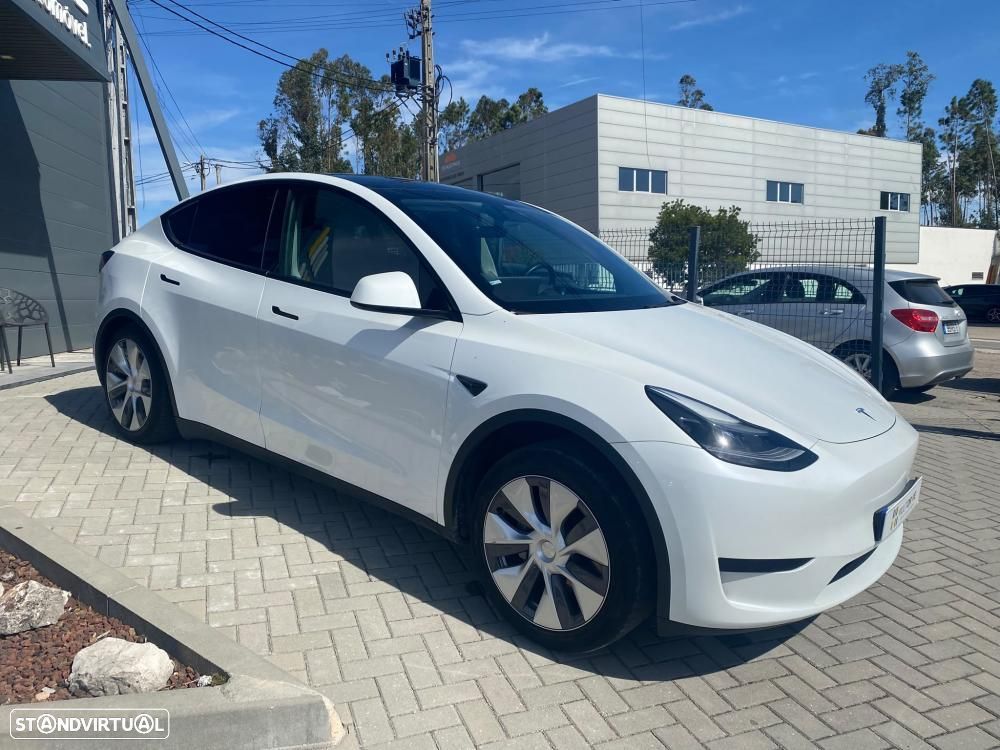 Tesla Model Y Standard RWD - 2