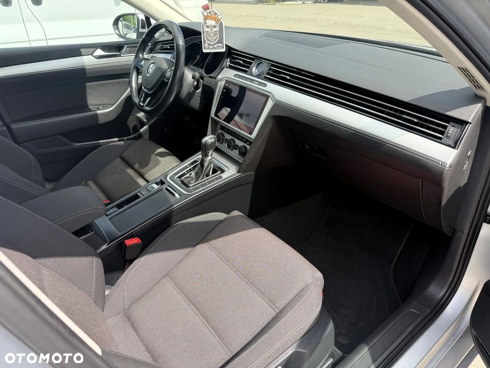 Volkswagen Passat 2.0 TDI SCR DSG Comfortline - 10