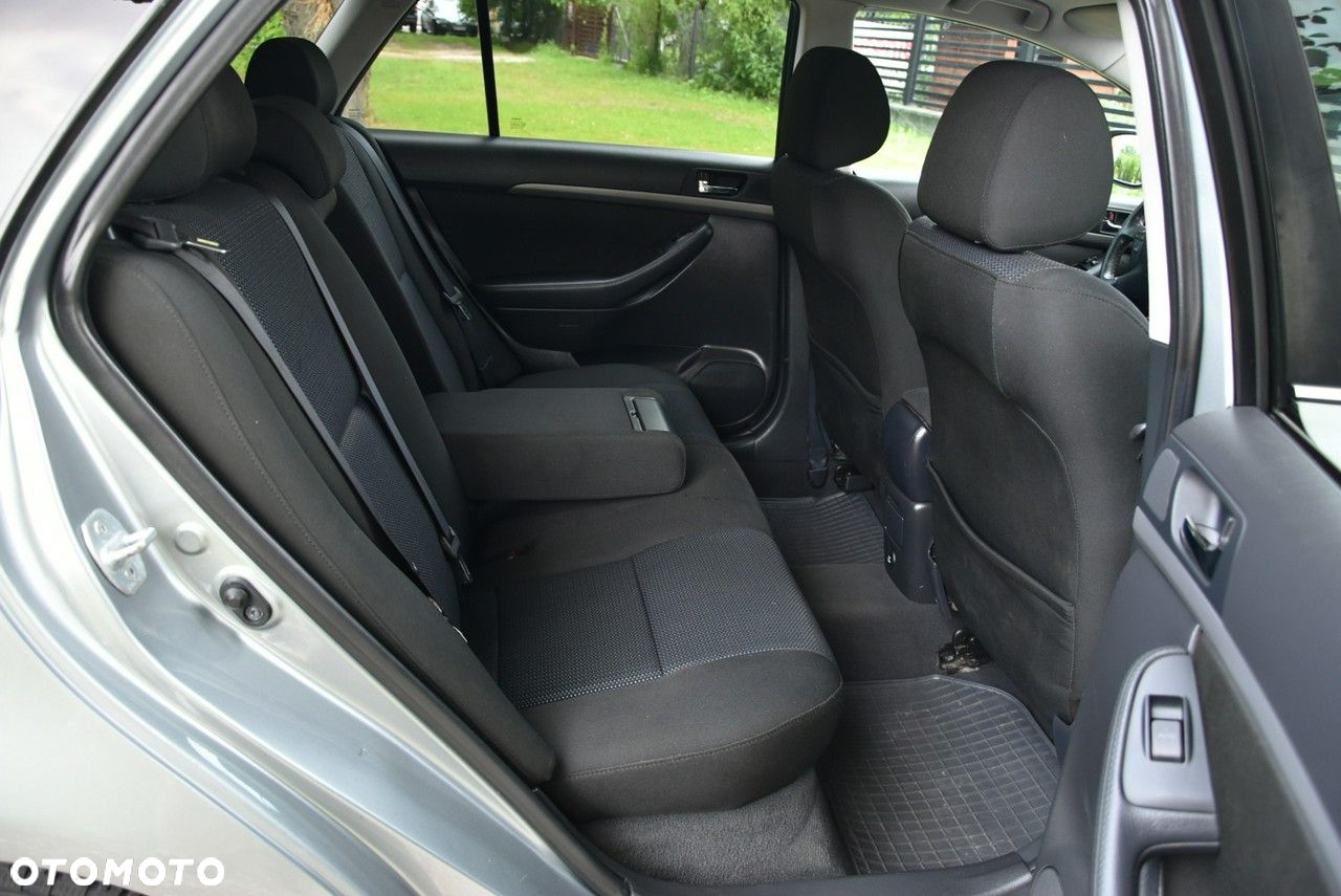 Toyota Avensis 2.0 VVT-i Sol - 11