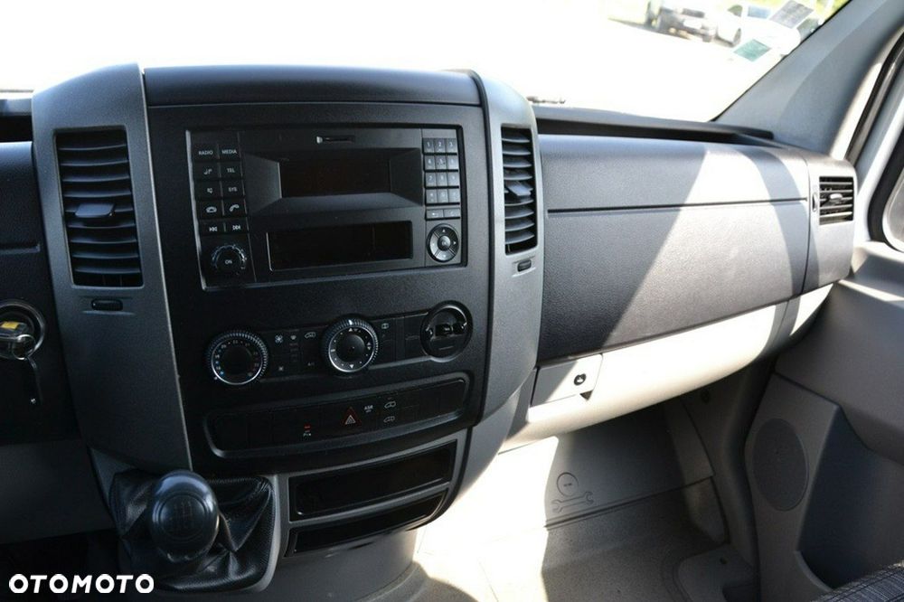 Mercedes-Benz Sprinter - 13