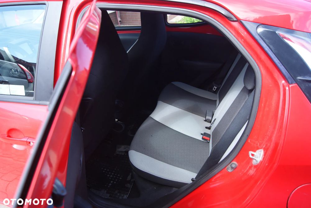 Toyota Aygo x-clusiv - 9