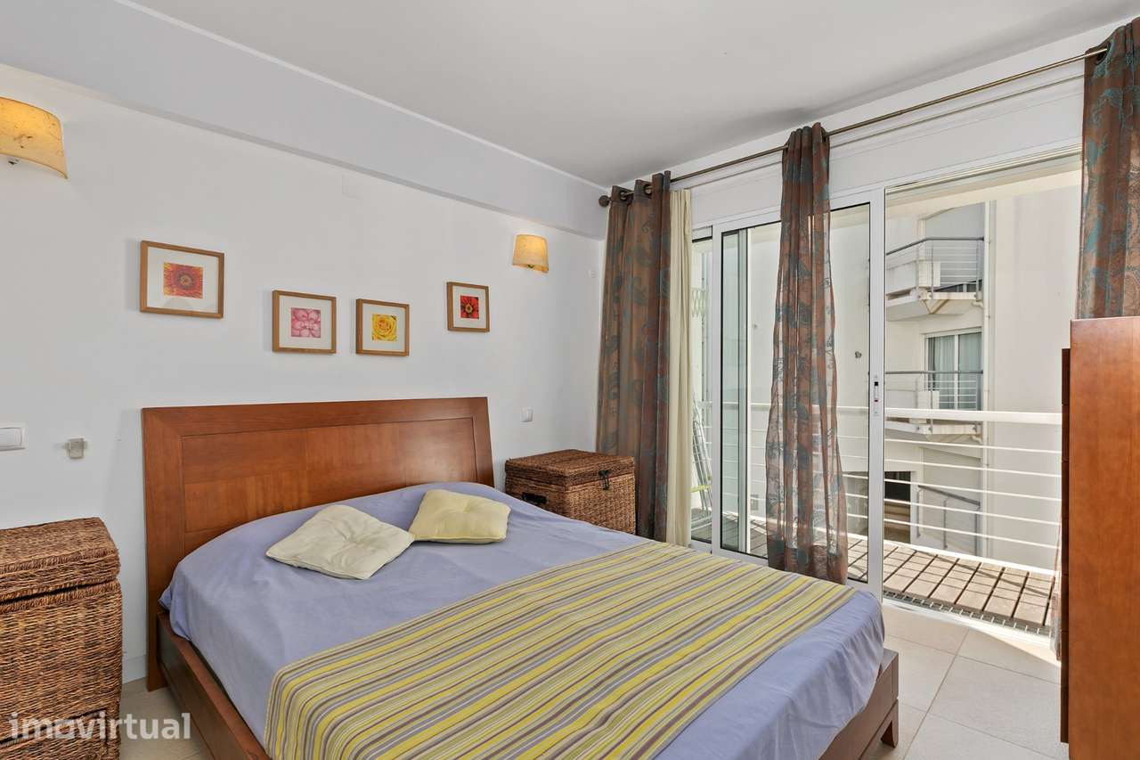 T2 com varanda, elevador e ar condicionado em Cabanas Tavira - Grande imagem: 3/5