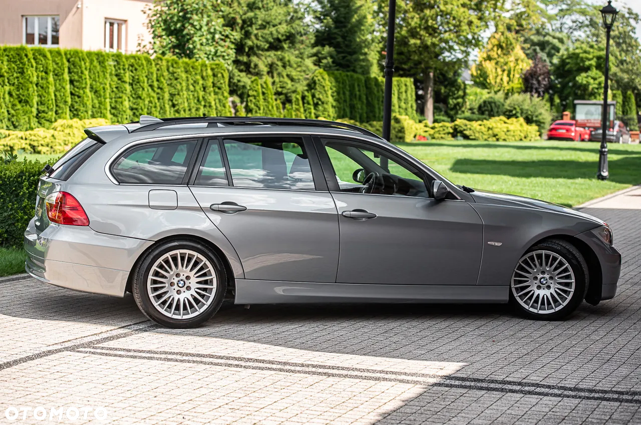 BMW Seria 3 325i Touring - 14
