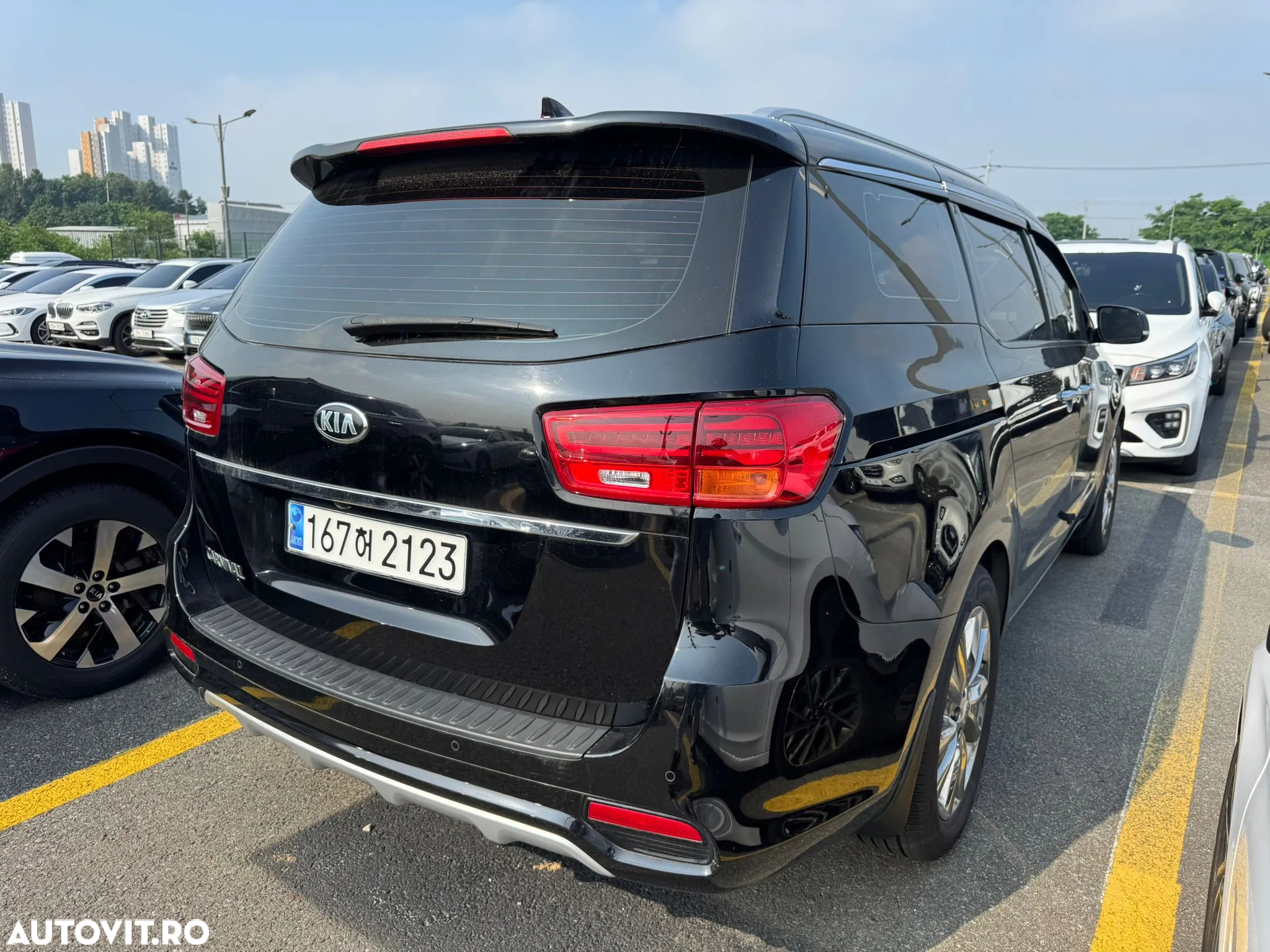 Kia Carnival - 4