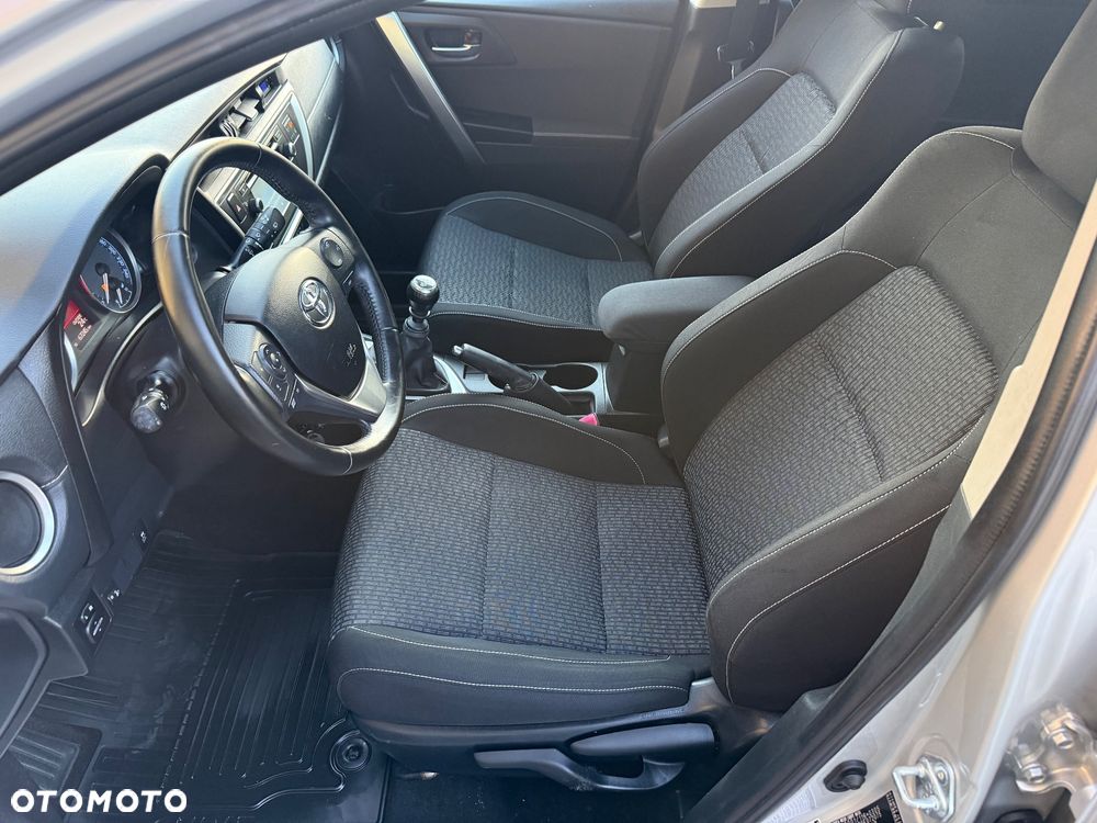 Toyota Auris 1.6 Premium Comfort - 11