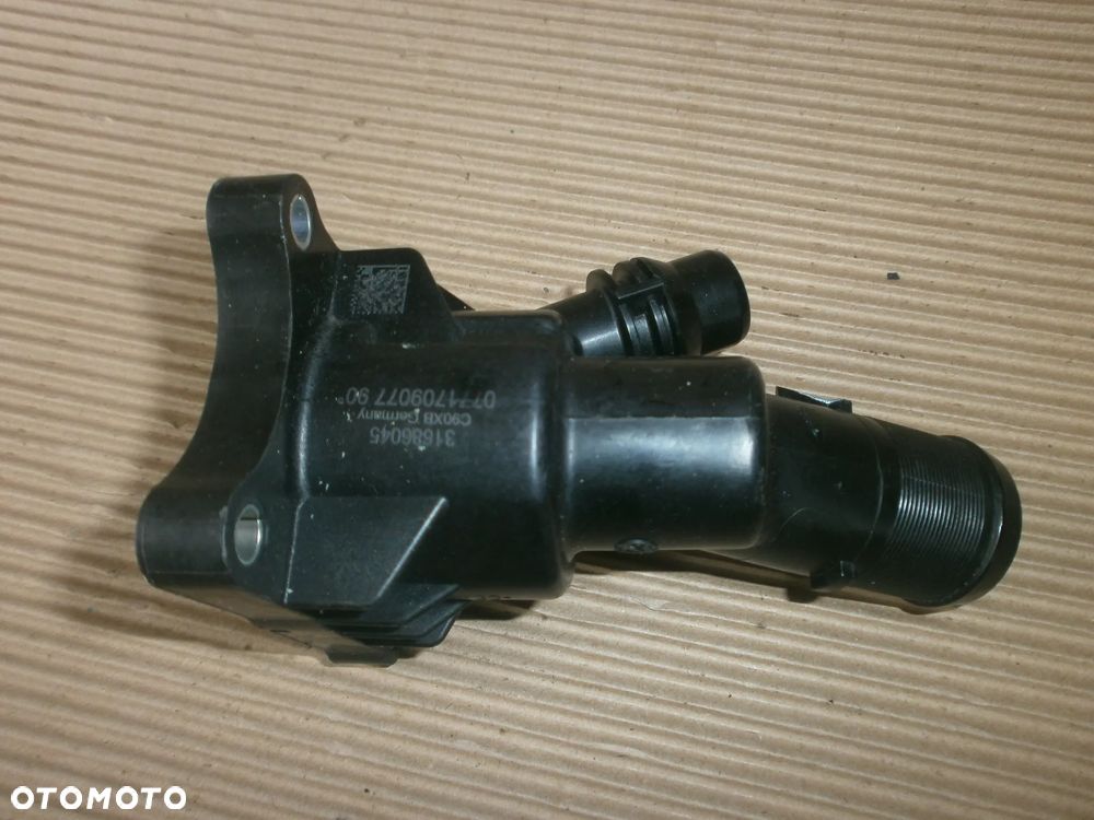 OBUDOWA TERMOSTATU 31686045 VOLVO 2.0D WYPRZEDAŻ - 2