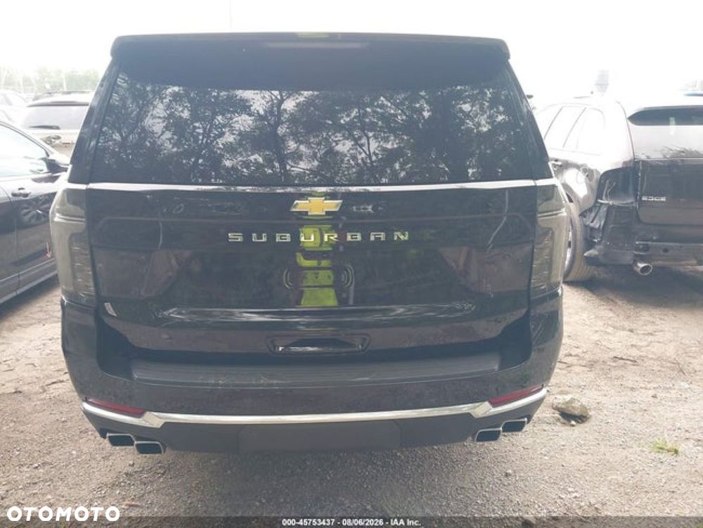 Chevrolet Suburban - 5