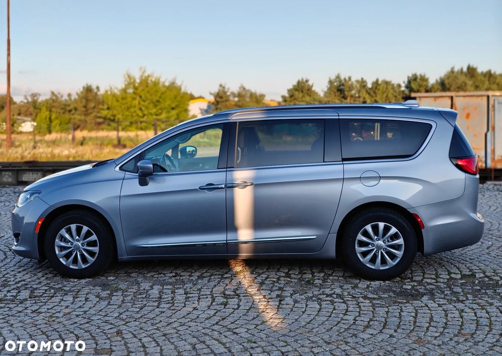 Chrysler Pacifica - 31