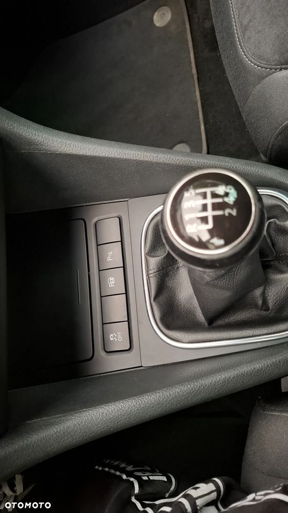 Volkswagen Golf 2.0 TDI DPF Highline - 19