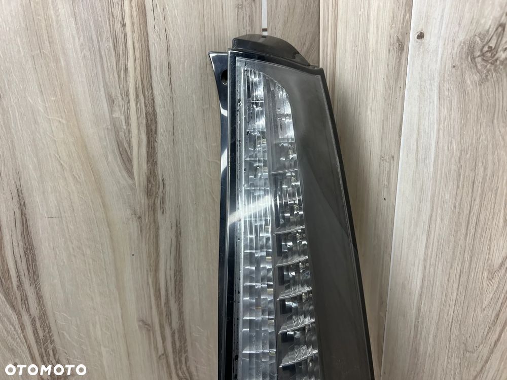 LAMPA TYLNA PRAWA MITSUBISHI GRANDIS - 2