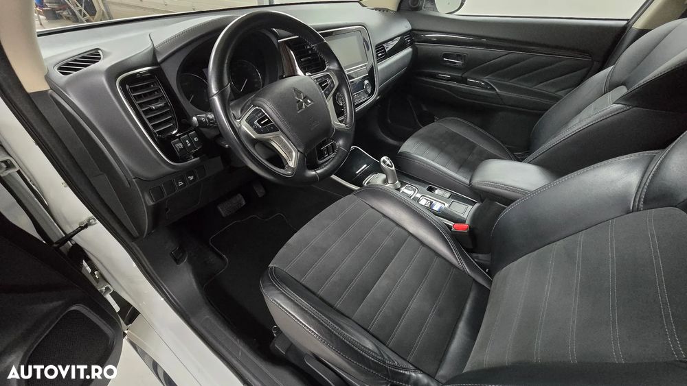 Mitsubishi Outlander PHEV 2.4 L 4X4 Intense - 6