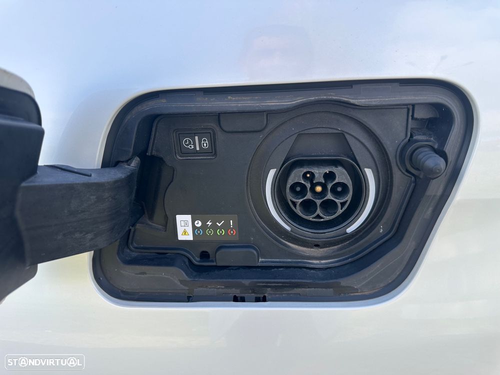 Peugeot 3008 1.6 Hybrid4 GT Line e-EAT8 - 33