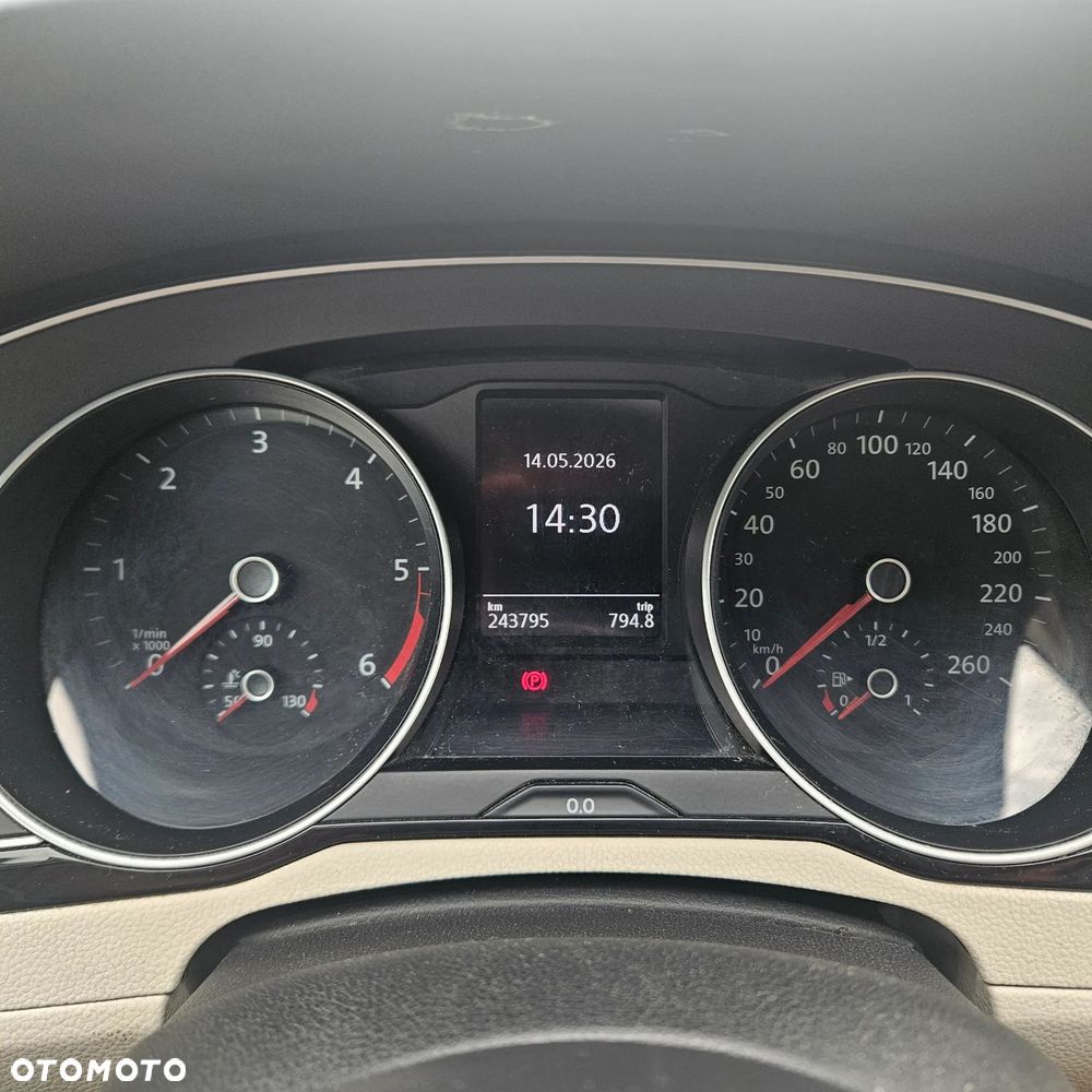 Volkswagen Passat 1.6 TDI BMT Comfortline - 8
