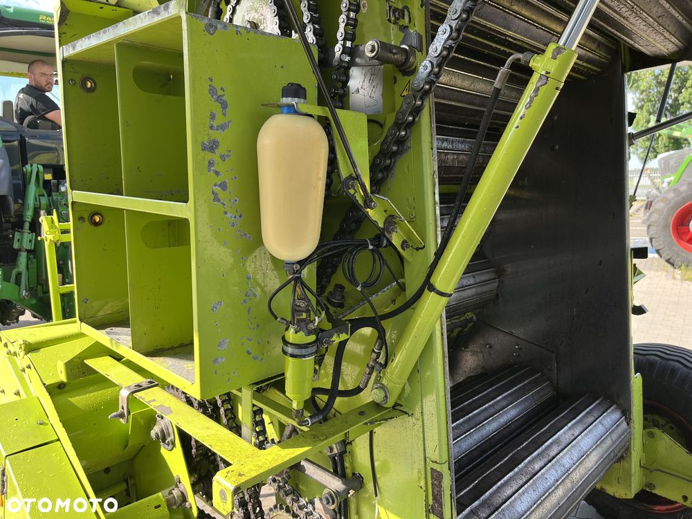 Claas Rollant 250 - 16