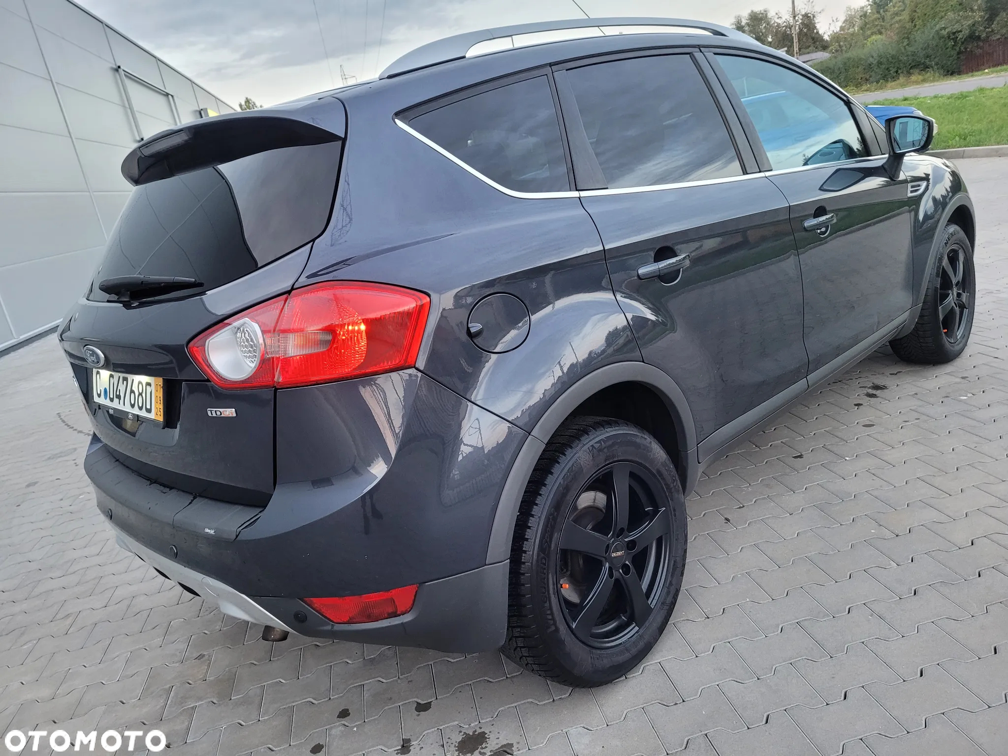 Ford Kuga 2.0 TDCi 2x4 Titanium - 12