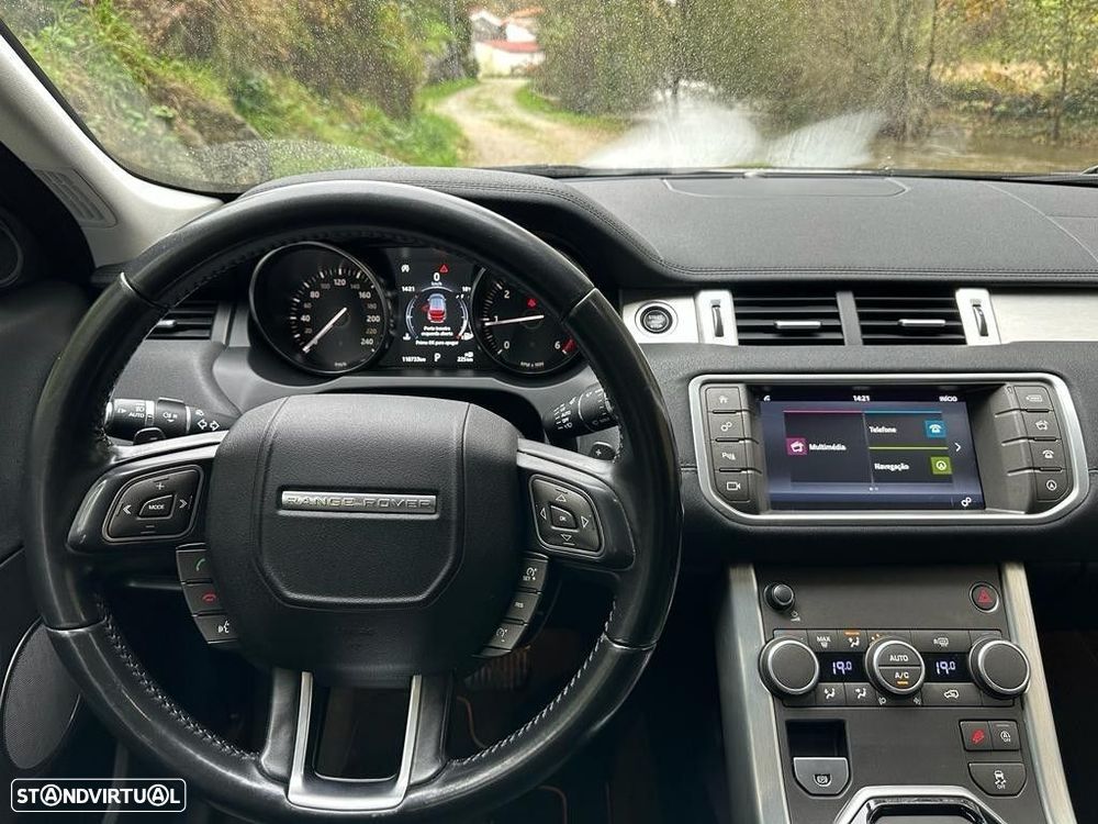 Land Rover Range Rover Evoque 2.0 D150 AWD R-Dynamic Auto - 24