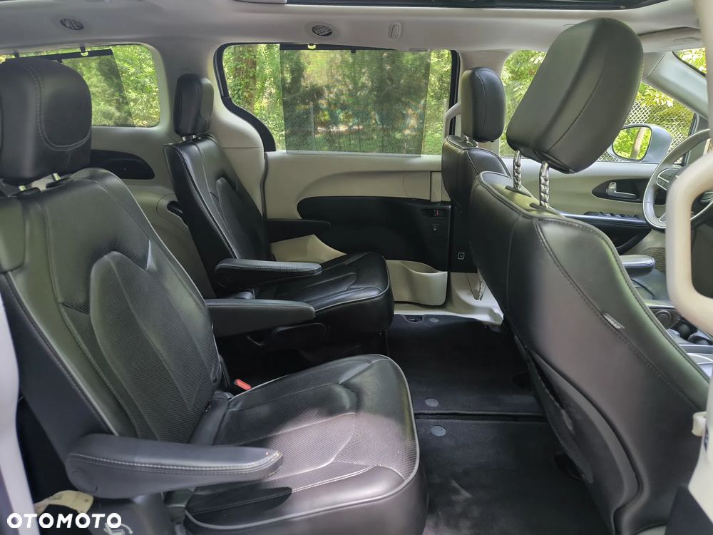 Chrysler Pacifica - 11