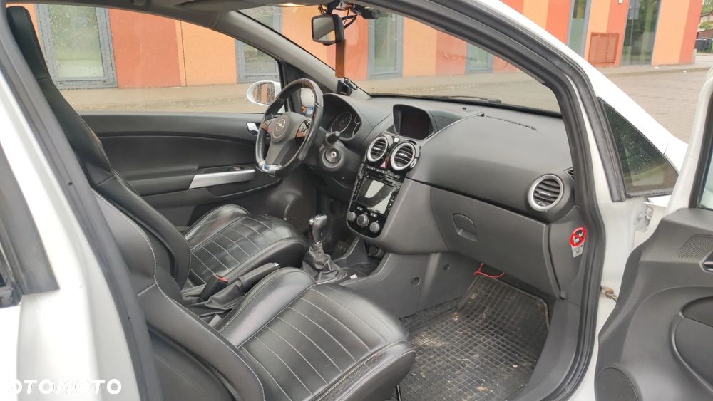 Opel Corsa 1.6 Turbo OPC - 11