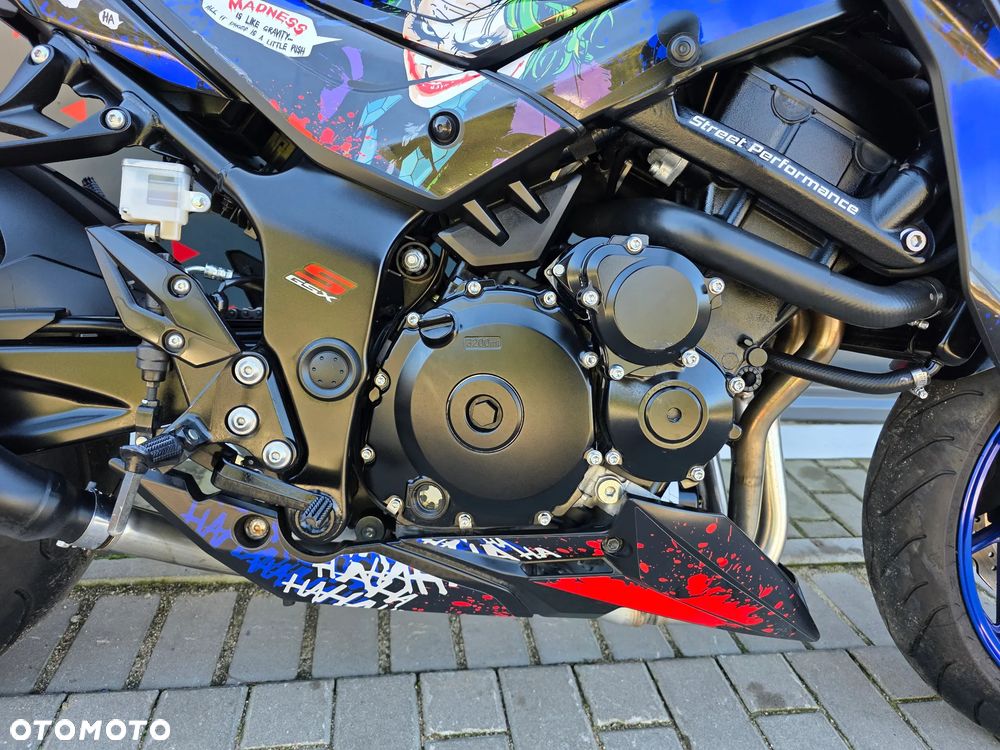 Suzuki GSX - 26