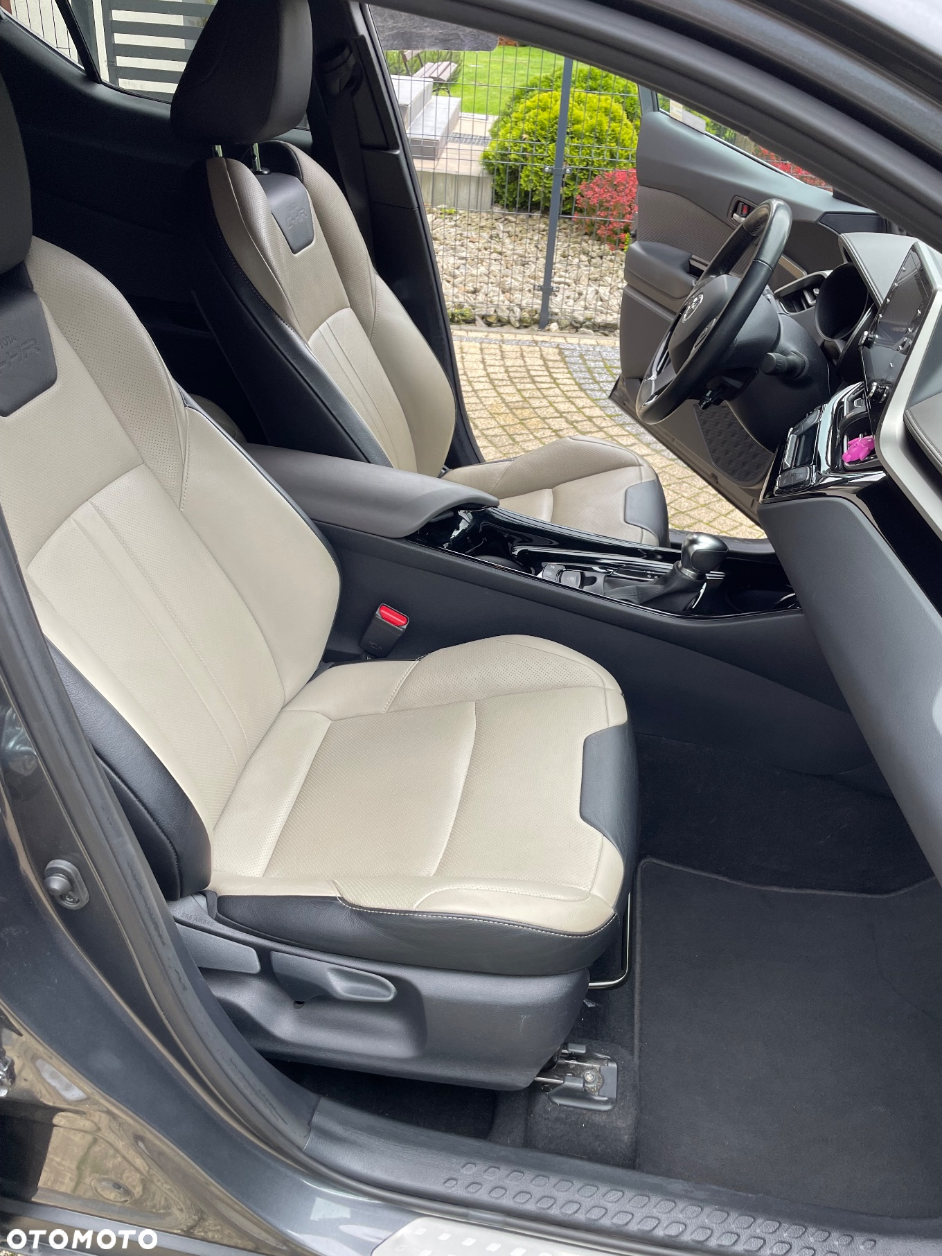 Toyota C-HR 2.0 Hybrid Executive - 6