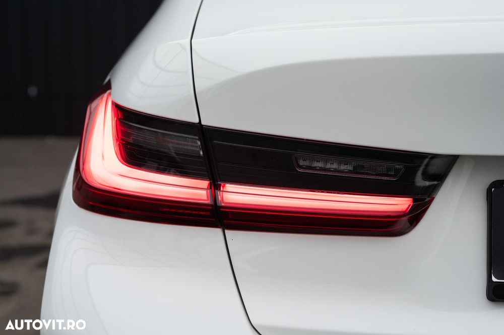 BMW Seria 3 318i Aut. M Sport - 12