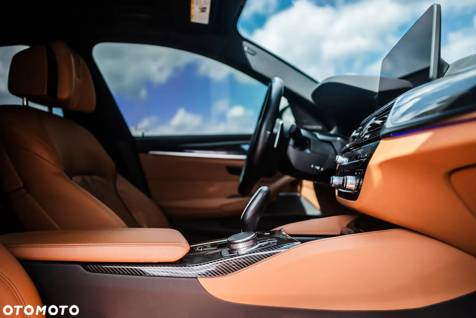 BMW Seria 5 M550i xDrive sport - 29