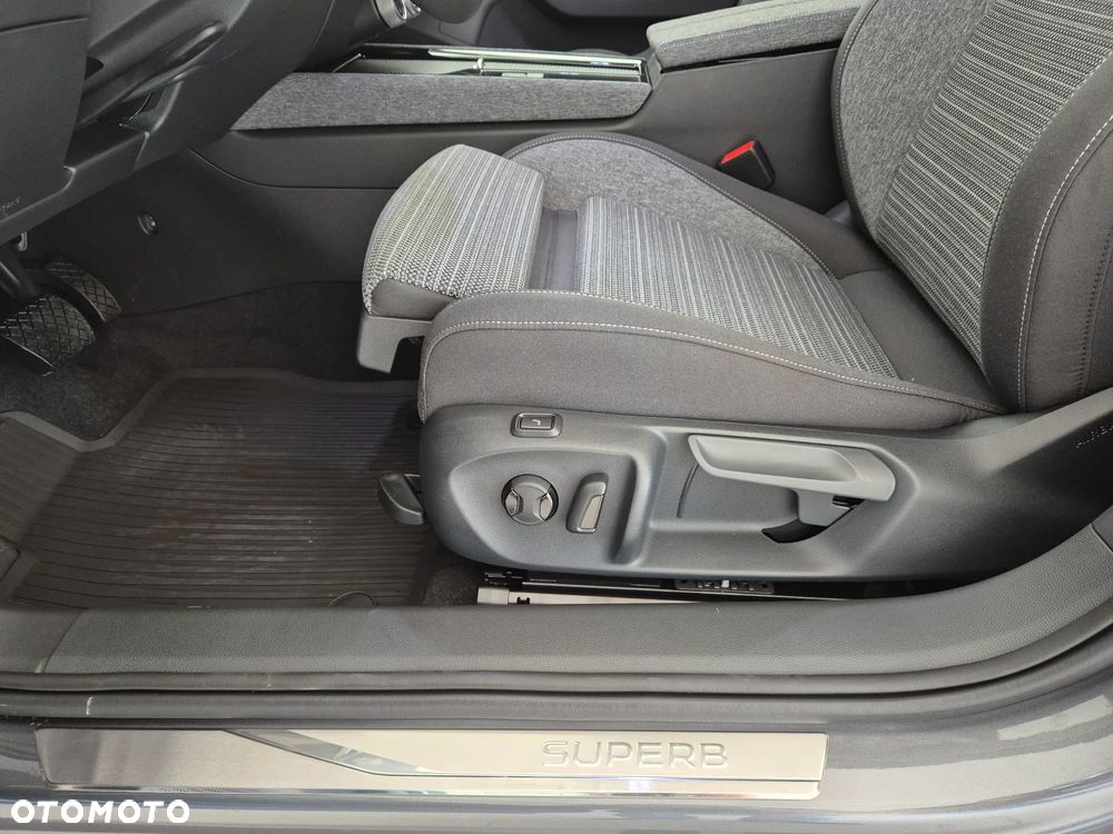 Skoda Superb 2.0 TDI SCR Selection DSG - 19