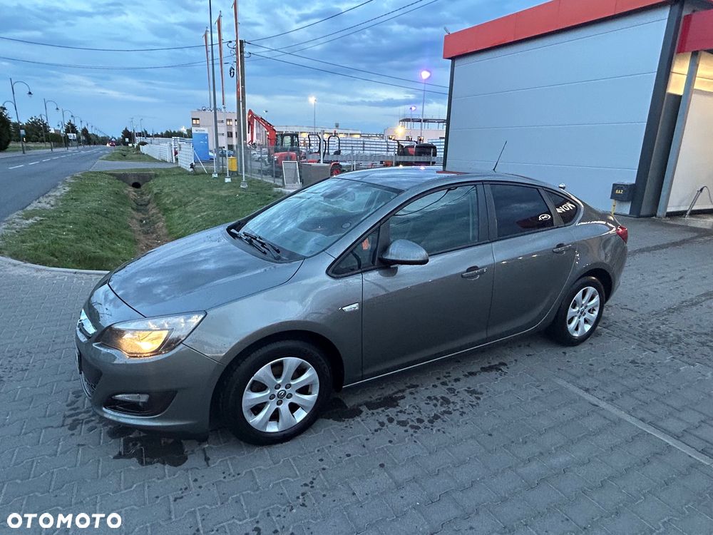 Opel Astra 1.4 T Executive EU6 - 7