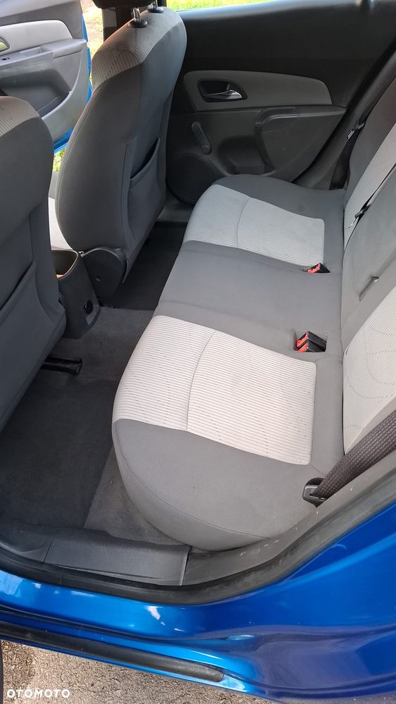 Chevrolet Cruze 1.6 Base - 11