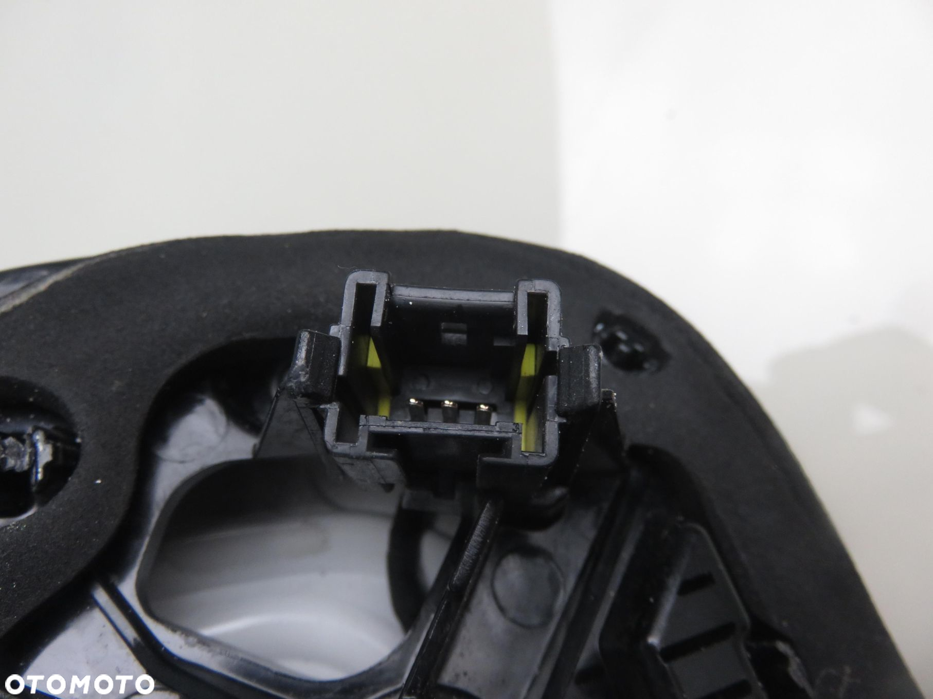 LAMPA PRAWA TYLNA KLAPA CITROEN C4 CACTUS 9821352180 - 2