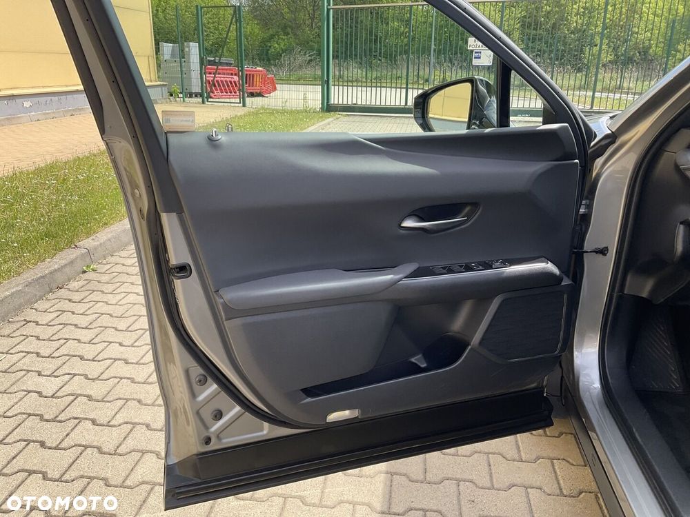 Lexus UX - 16