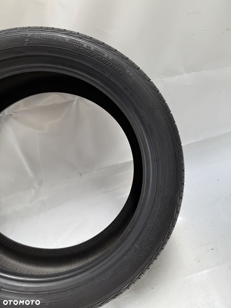 255/45/20 Goodyear Excelence AO 101W - 4