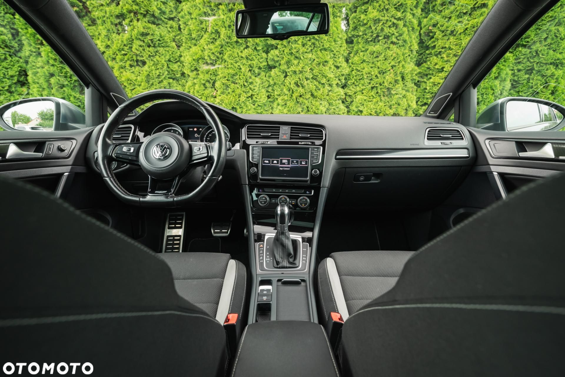 Volkswagen Golf - 10