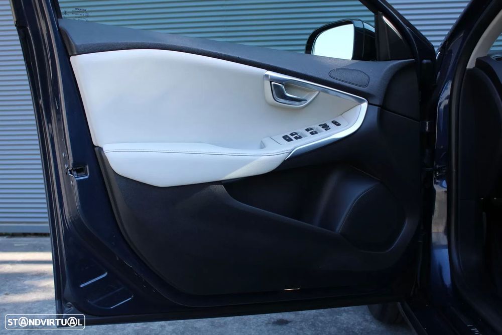 Volvo V40 1.6 D2 Momentum Eco - 11