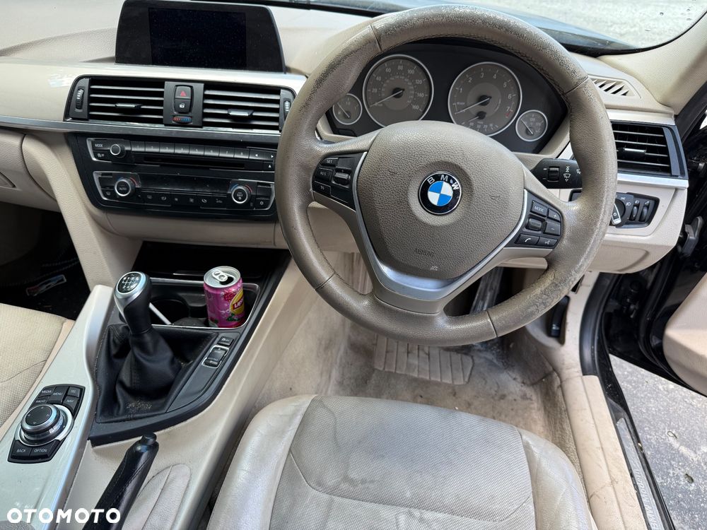 BMW Seria 3 320i - 12