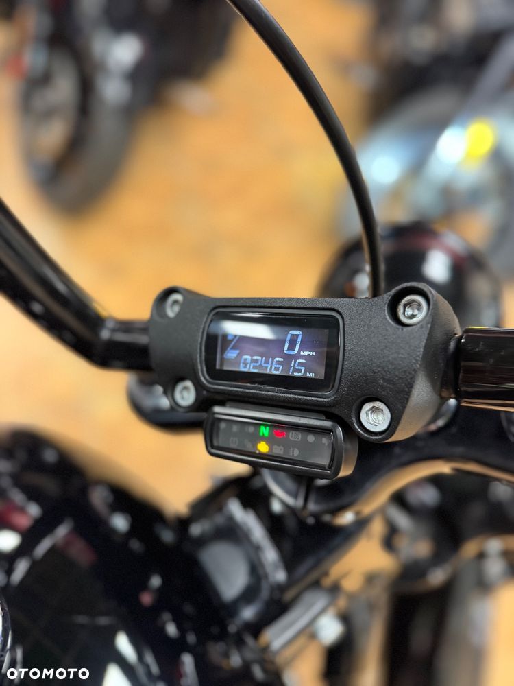 Harley-Davidson Softail Street Bob - 22