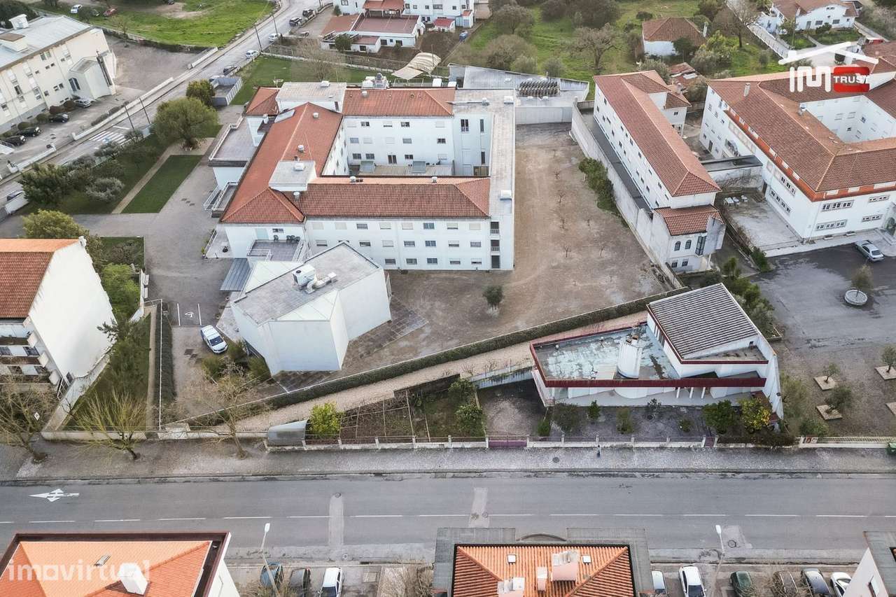 MORADIA T5 AVENIDA BEATO NUNO MOBILADA A 5 MINUTOS  DO SANTUÁRIO DE... - Grande imagem: 5/39