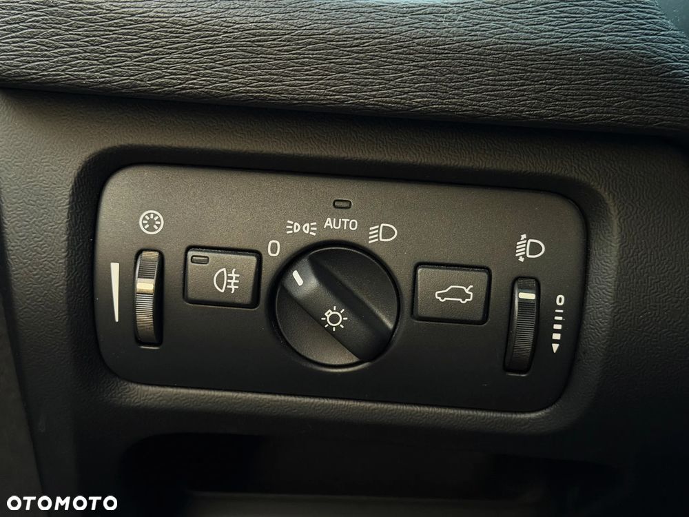 Volvo V40 D2 R Design - 23