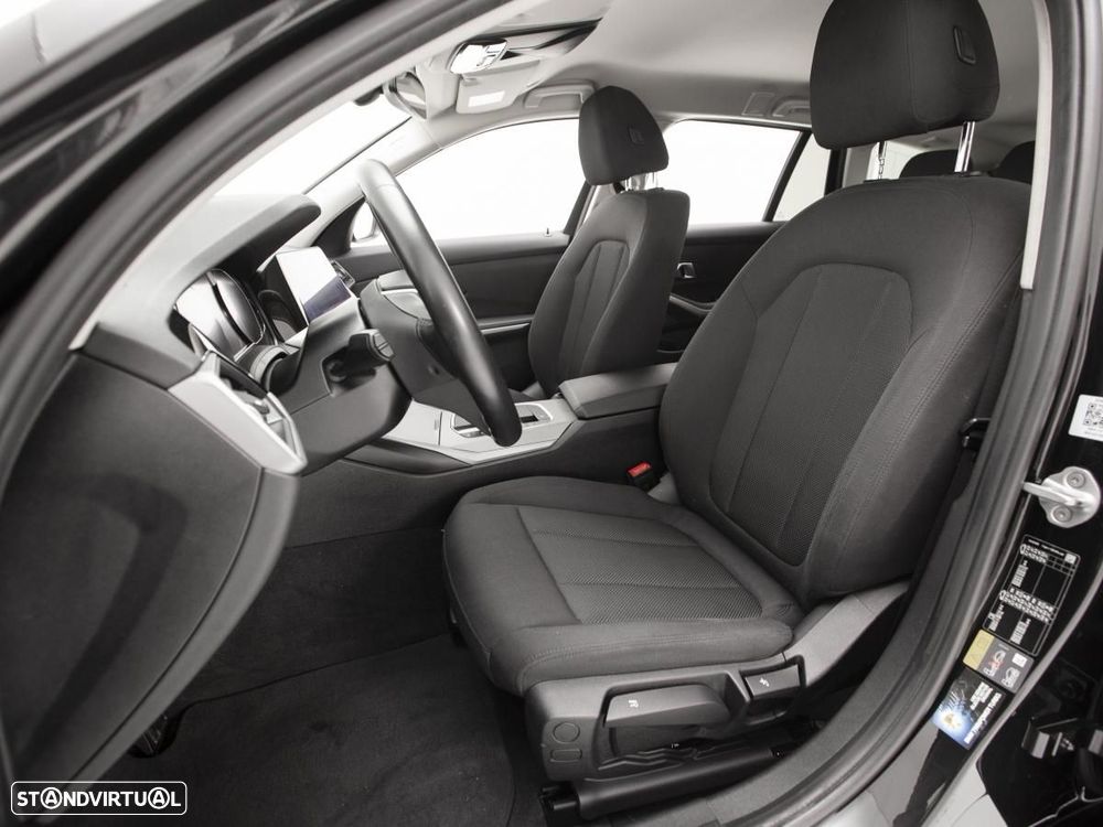 BMW 330 e Corporate Edition Auto — fotografia 9