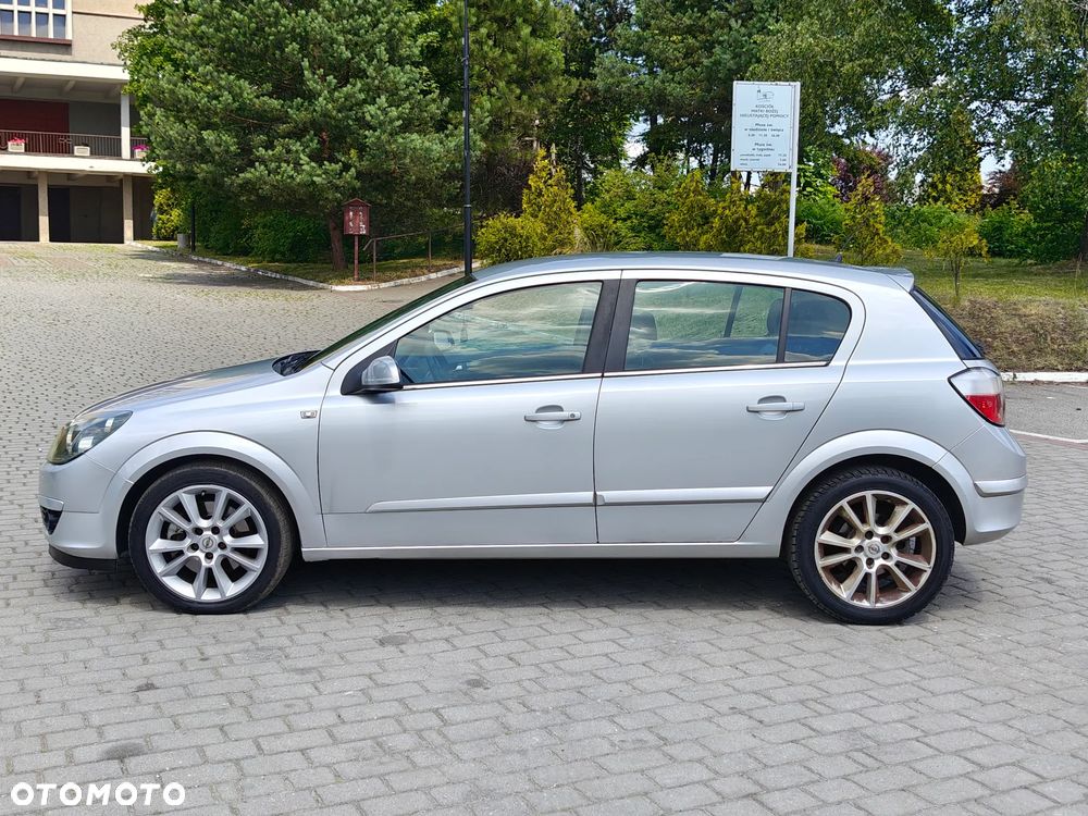 Opel Astra 2.0 T Cosmo - 9