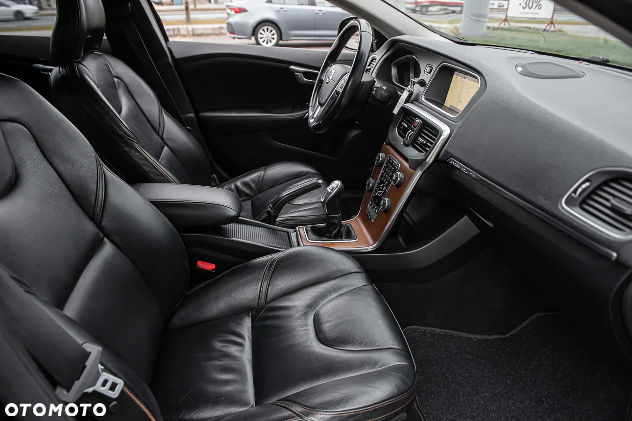 Volvo V40 Cross Country - 36
