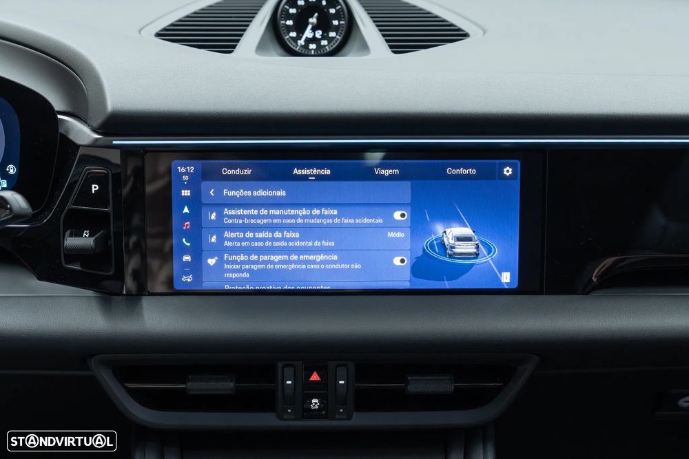 Porsche Macan Electric 4 - 38