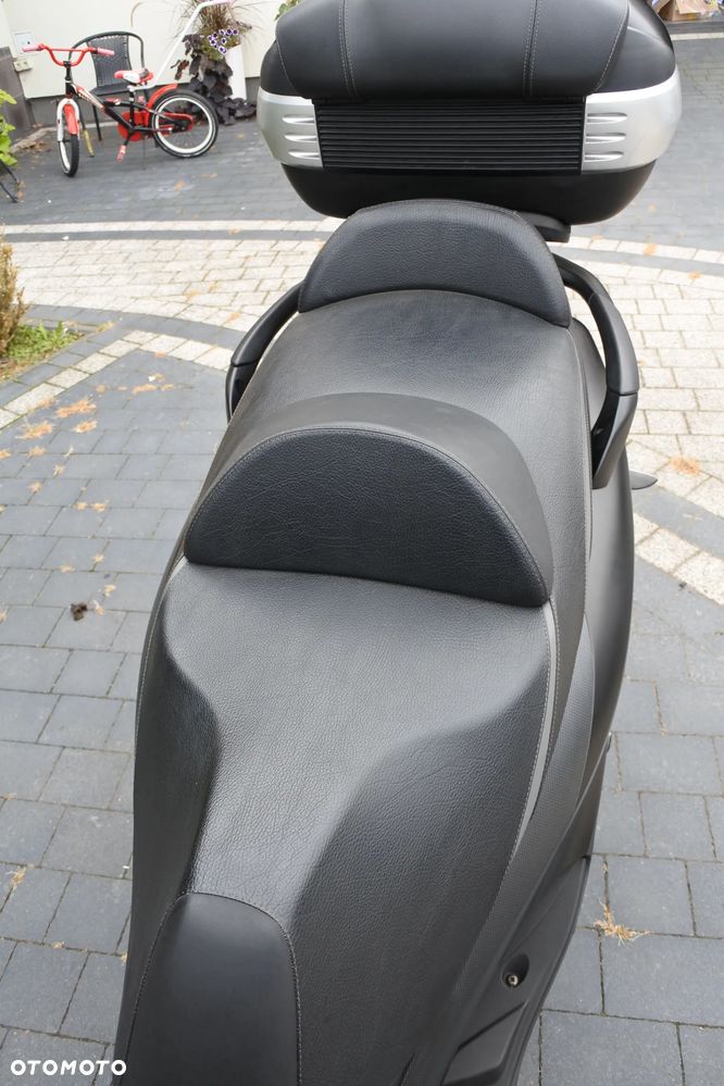 Piaggio MP-3 - 10