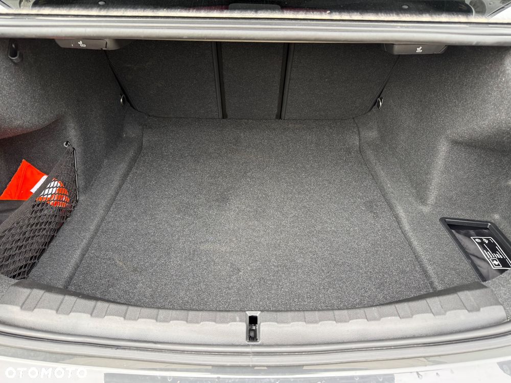 BMW Seria 3 320d xDrive - 23