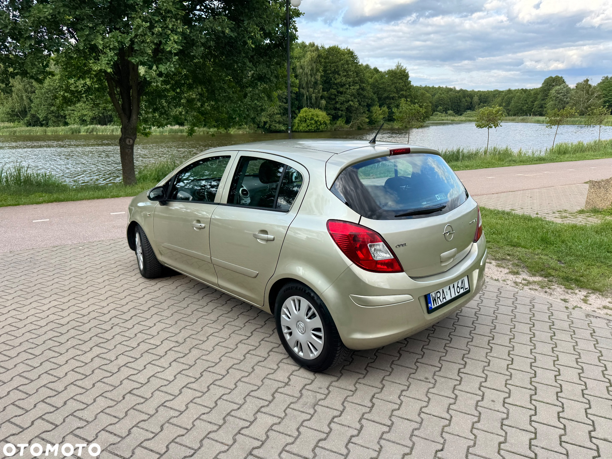 Opel Corsa 1.2 16V Essentia - 18