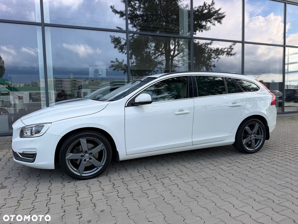 Volvo V60 T3 Geartronic Momentum - 1