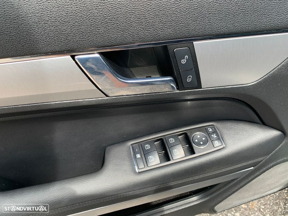 Mercedes-Benz E 220 CDI Avantgarde BlueEfficiency Auto. - 45