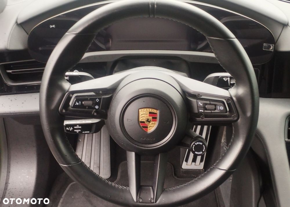 Porsche Taycan Performance Plus - 7